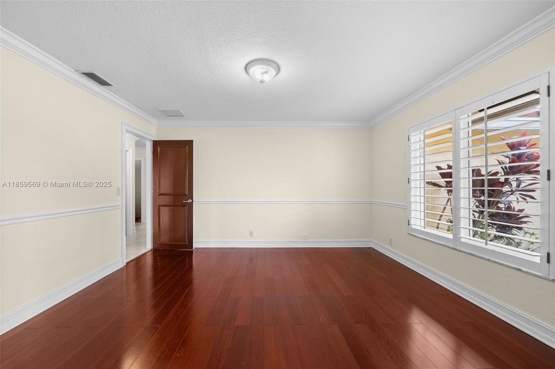 最近租的: $4,900 (4 贝兹, 2 浴室, 2114 平方英尺)