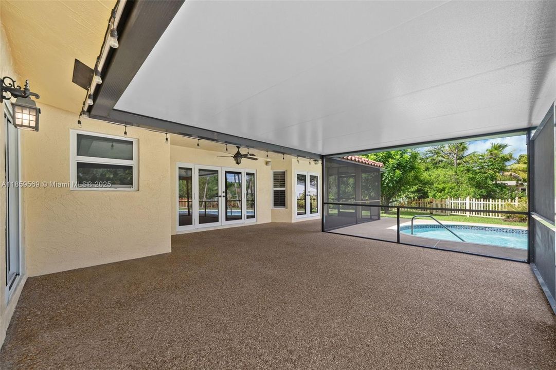 最近租的: $4,900 (4 贝兹, 2 浴室, 2114 平方英尺)