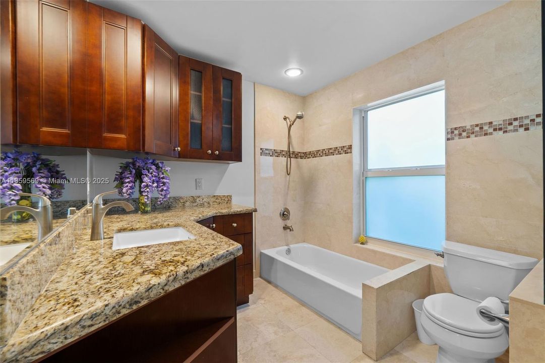 最近租的: $4,900 (4 贝兹, 2 浴室, 2114 平方英尺)