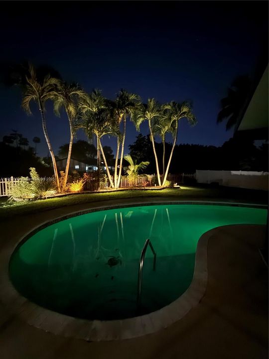 最近租的: $4,900 (4 贝兹, 2 浴室, 2114 平方英尺)