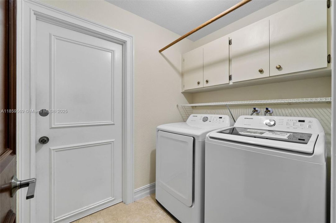 最近租的: $4,900 (4 贝兹, 2 浴室, 2114 平方英尺)