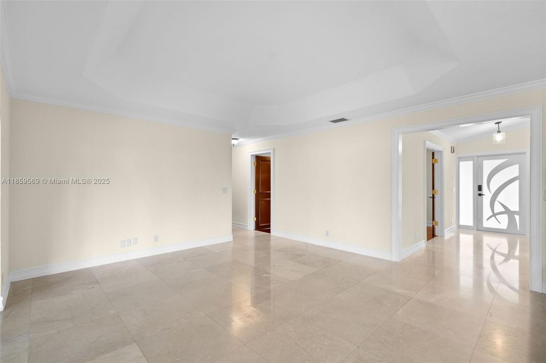 最近租的: $4,900 (4 贝兹, 2 浴室, 2114 平方英尺)