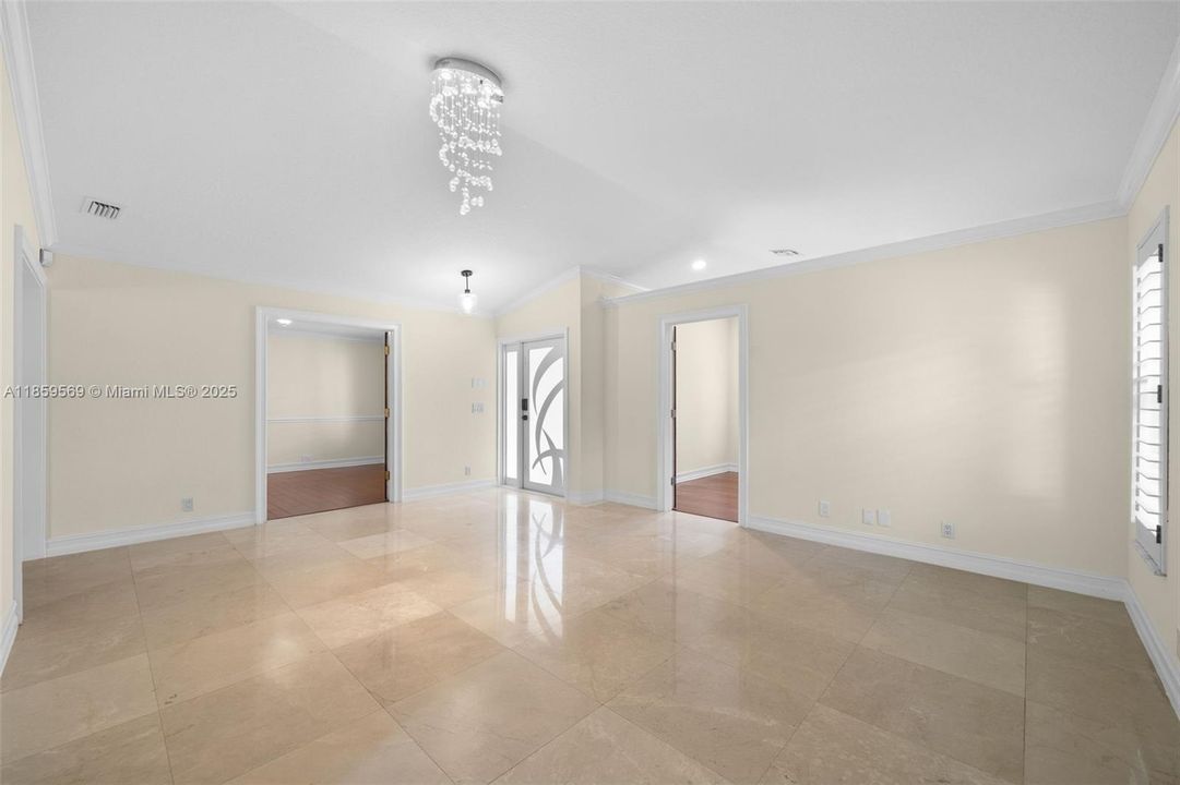 最近租的: $4,900 (4 贝兹, 2 浴室, 2114 平方英尺)