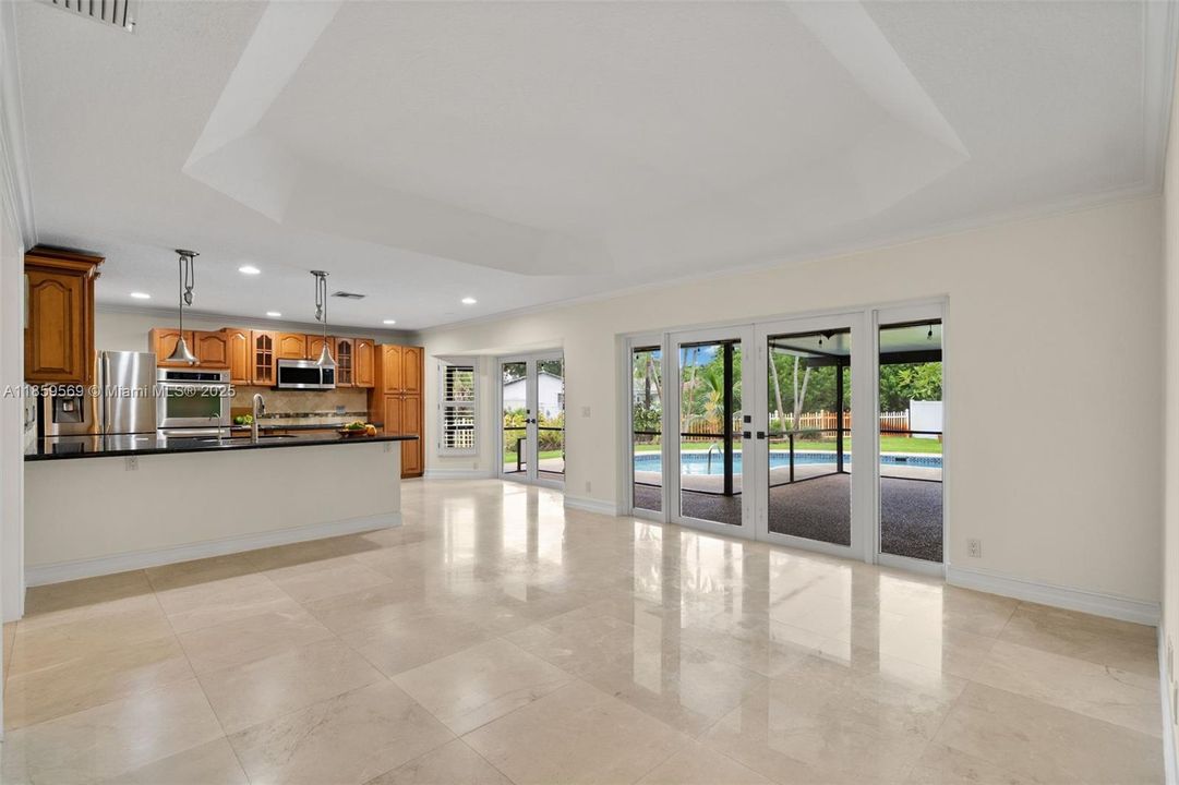 最近租的: $4,900 (4 贝兹, 2 浴室, 2114 平方英尺)