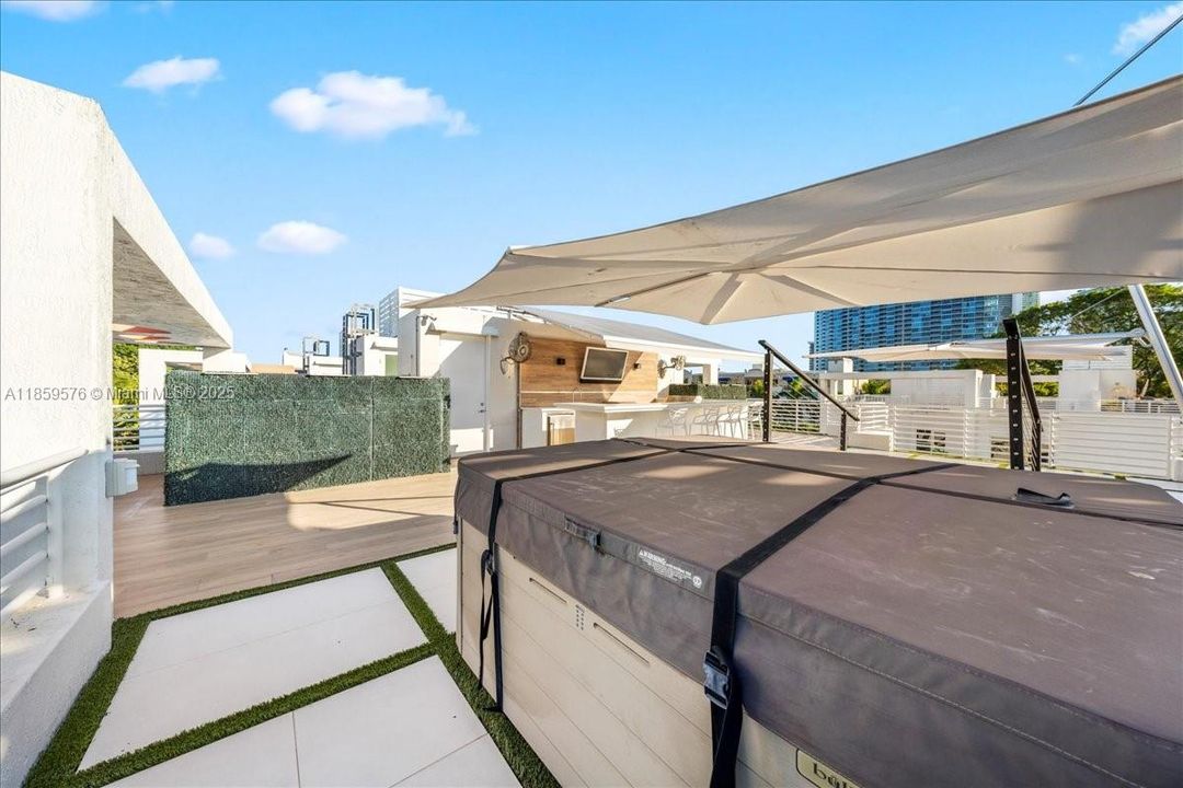 Recientemente alquilado: $14,000 (3 camas, 3 baños, 2561 Pies cuadrados)