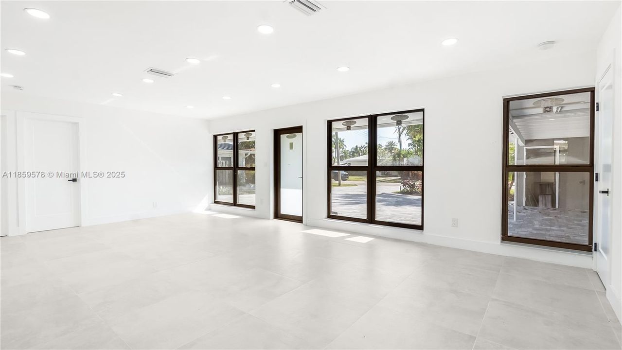 For Sale: $1,400,000 (3 beds, 2 baths, 1404 Square Feet)