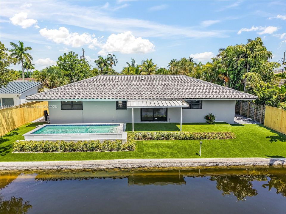 For Sale: $1,400,000 (3 beds, 2 baths, 1404 Square Feet)