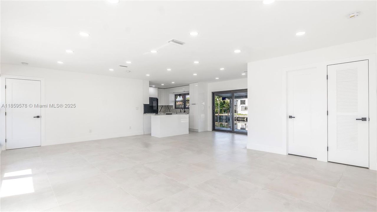 For Sale: $1,400,000 (3 beds, 2 baths, 1404 Square Feet)