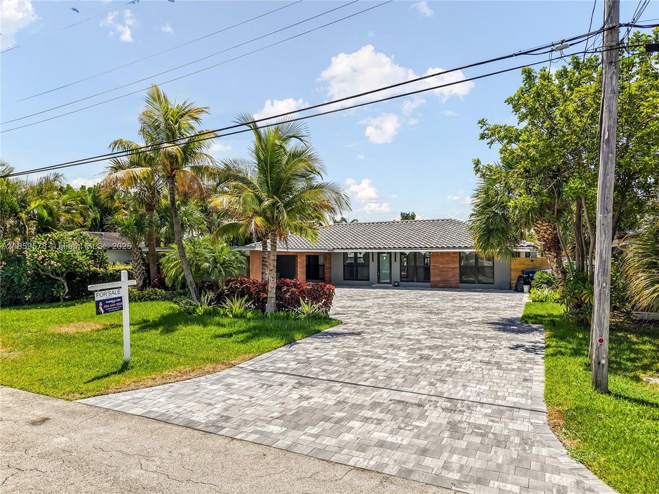 For Sale: $1,400,000 (3 beds, 2 baths, 1404 Square Feet)