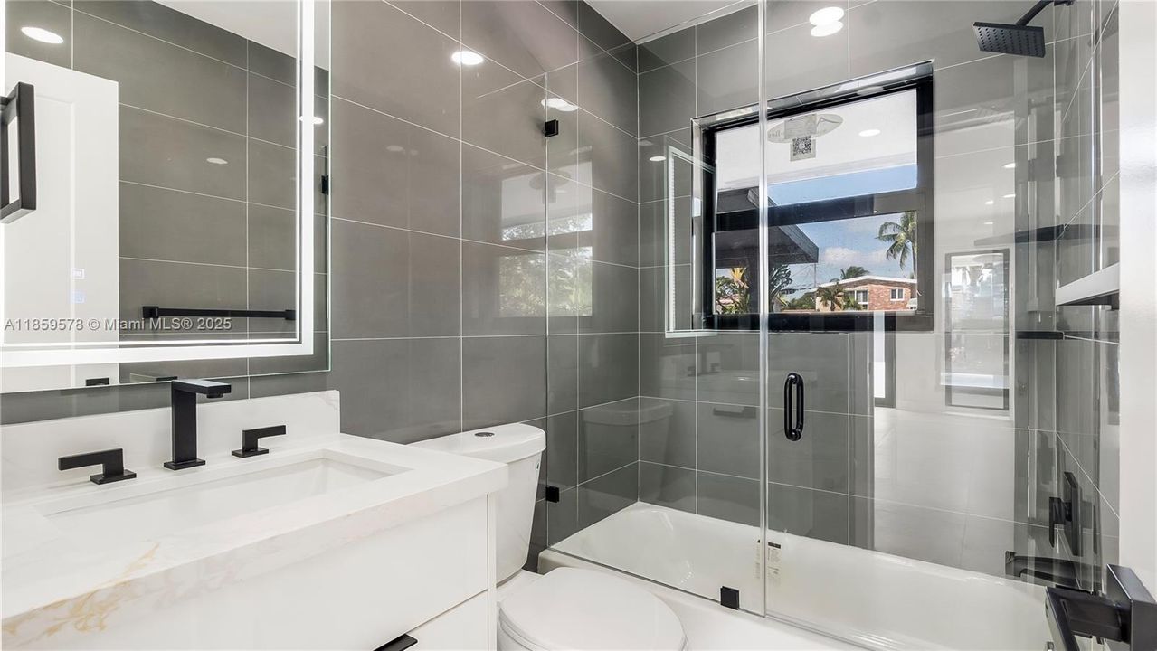 For Sale: $1,400,000 (3 beds, 2 baths, 1404 Square Feet)