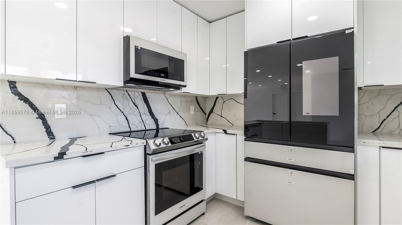 For Sale: $1,400,000 (3 beds, 2 baths, 1404 Square Feet)