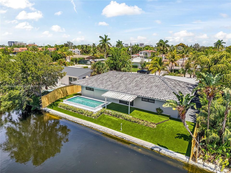 For Sale: $1,400,000 (3 beds, 2 baths, 1404 Square Feet)