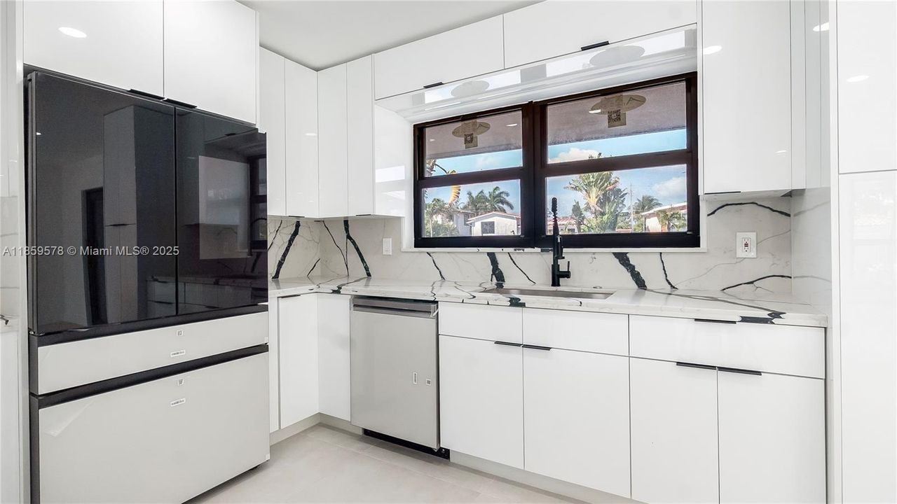 For Sale: $1,400,000 (3 beds, 2 baths, 1404 Square Feet)