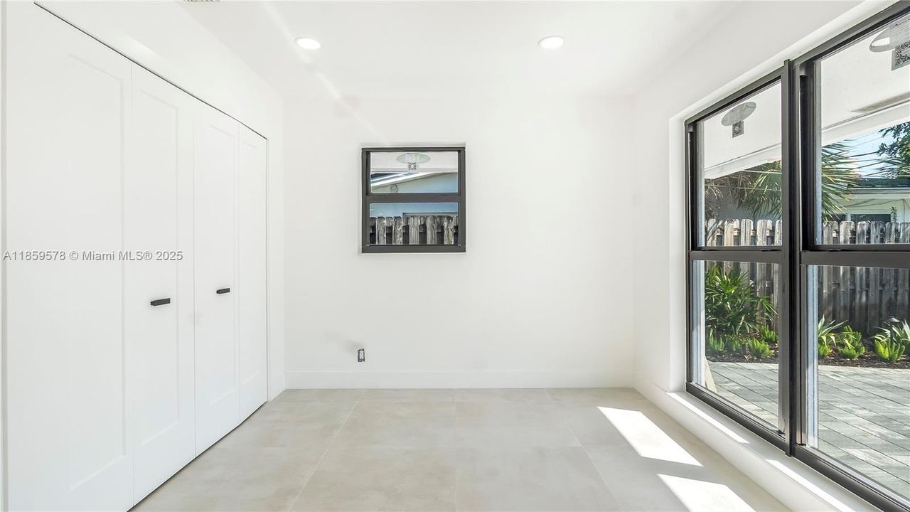 For Sale: $1,400,000 (3 beds, 2 baths, 1404 Square Feet)