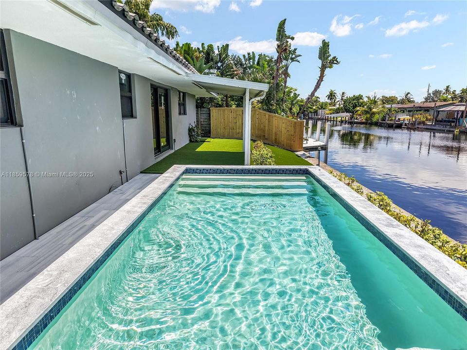 For Sale: $1,400,000 (3 beds, 2 baths, 1404 Square Feet)