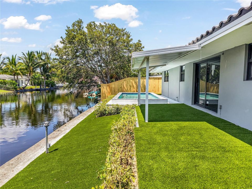 For Sale: $1,400,000 (3 beds, 2 baths, 1404 Square Feet)