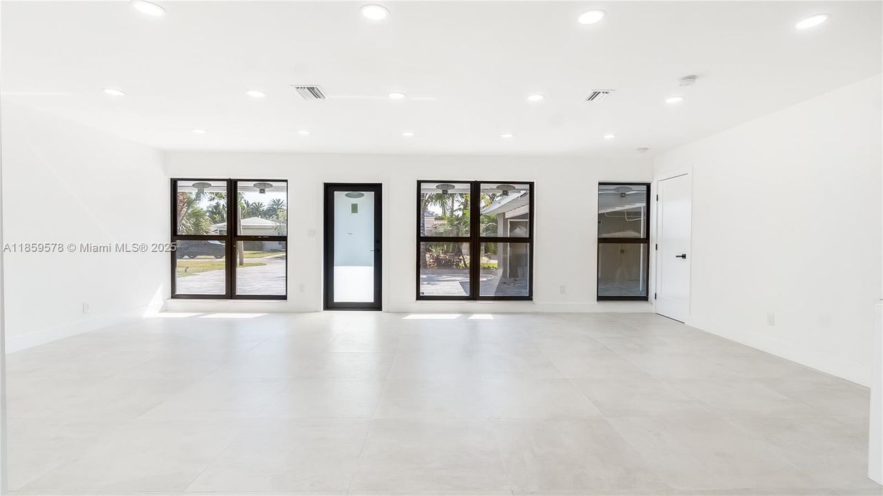 For Sale: $1,400,000 (3 beds, 2 baths, 1404 Square Feet)