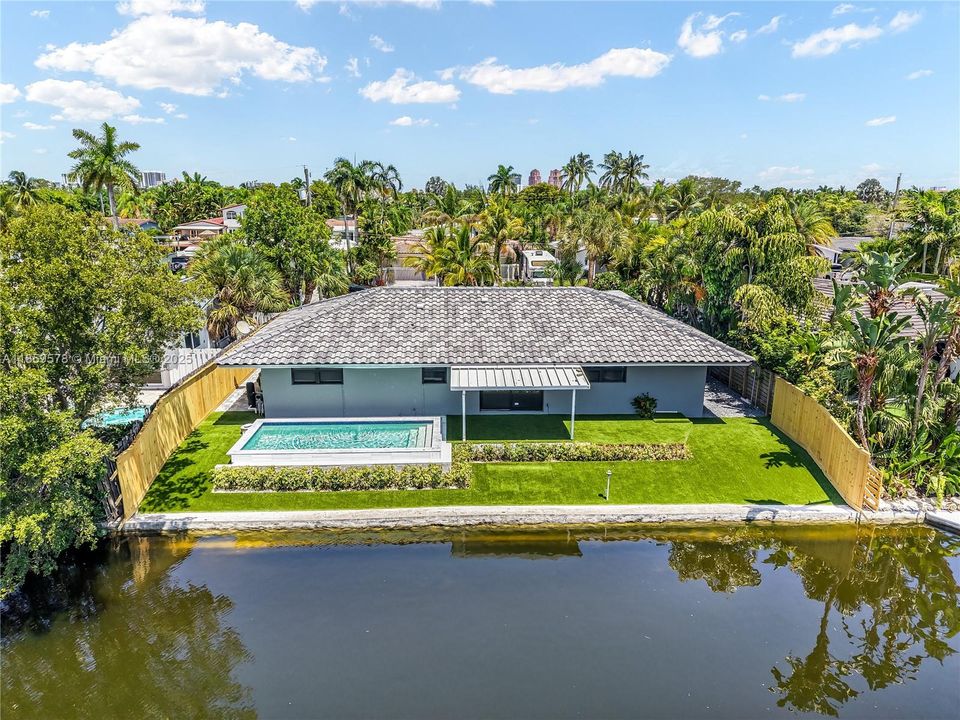 For Sale: $1,400,000 (3 beds, 2 baths, 1404 Square Feet)