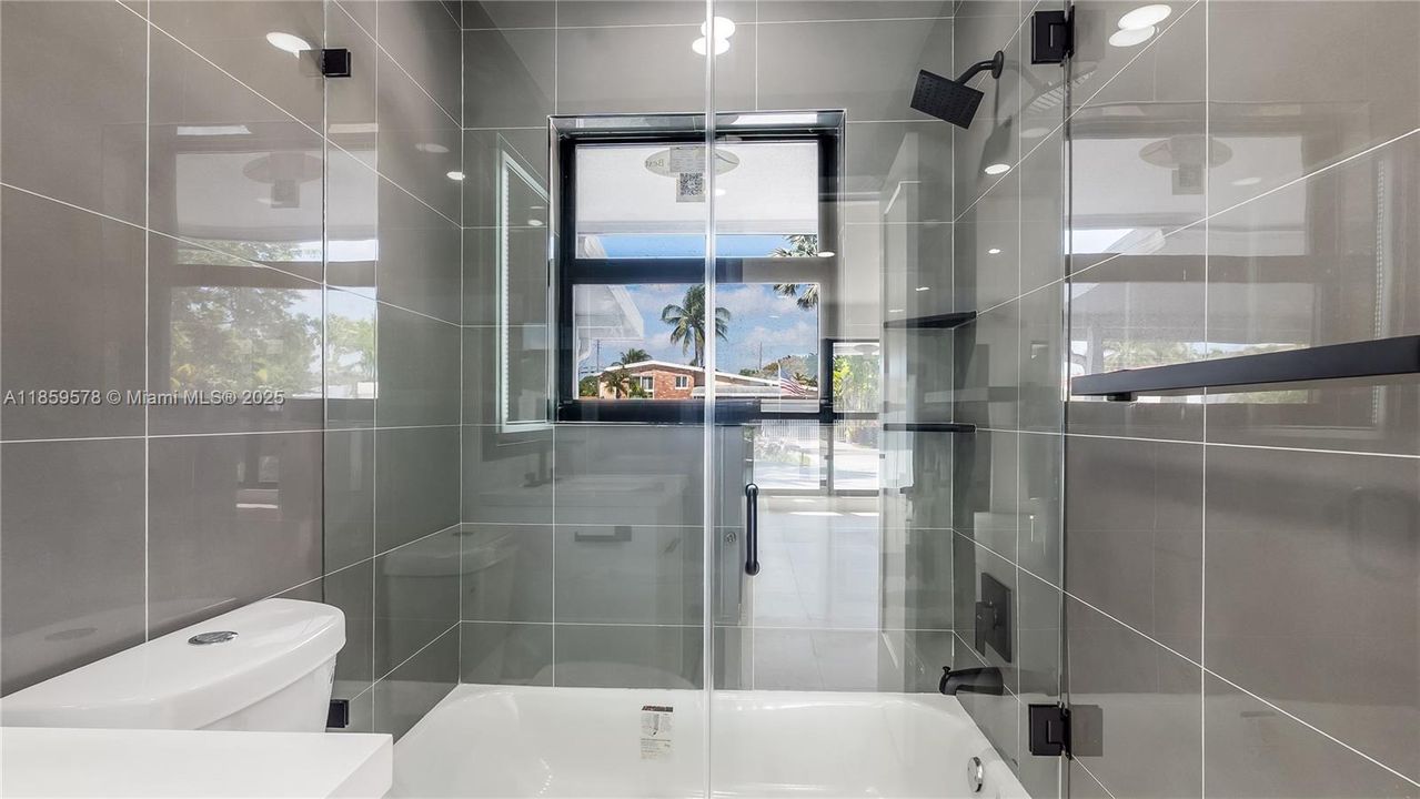 For Sale: $1,400,000 (3 beds, 2 baths, 1404 Square Feet)