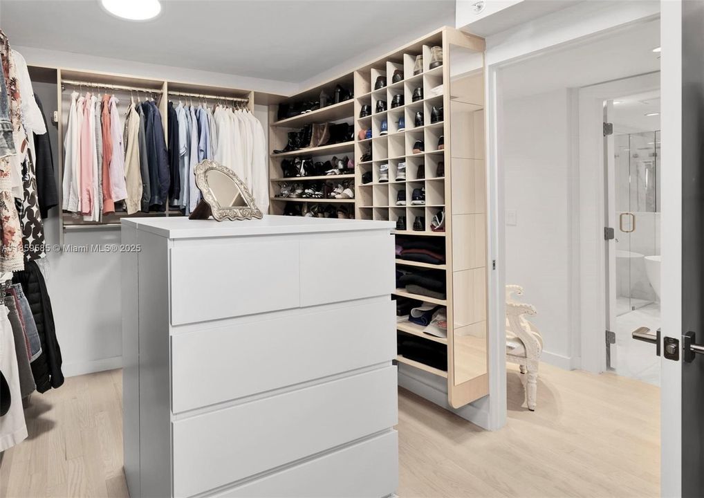 En Venta: $2,125,000 (3 camas, 3 baños, 2388 Pies cuadrados)