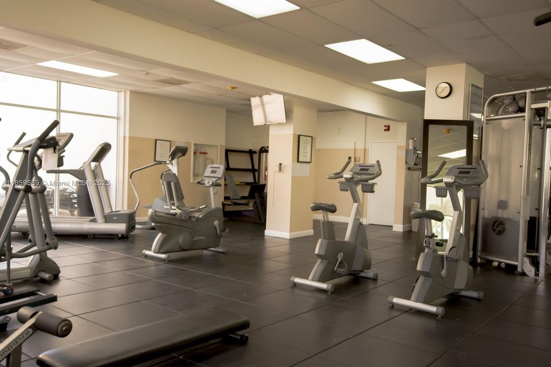 待售: $742,000 (1 贝兹, 2 浴室, 930 平方英尺)