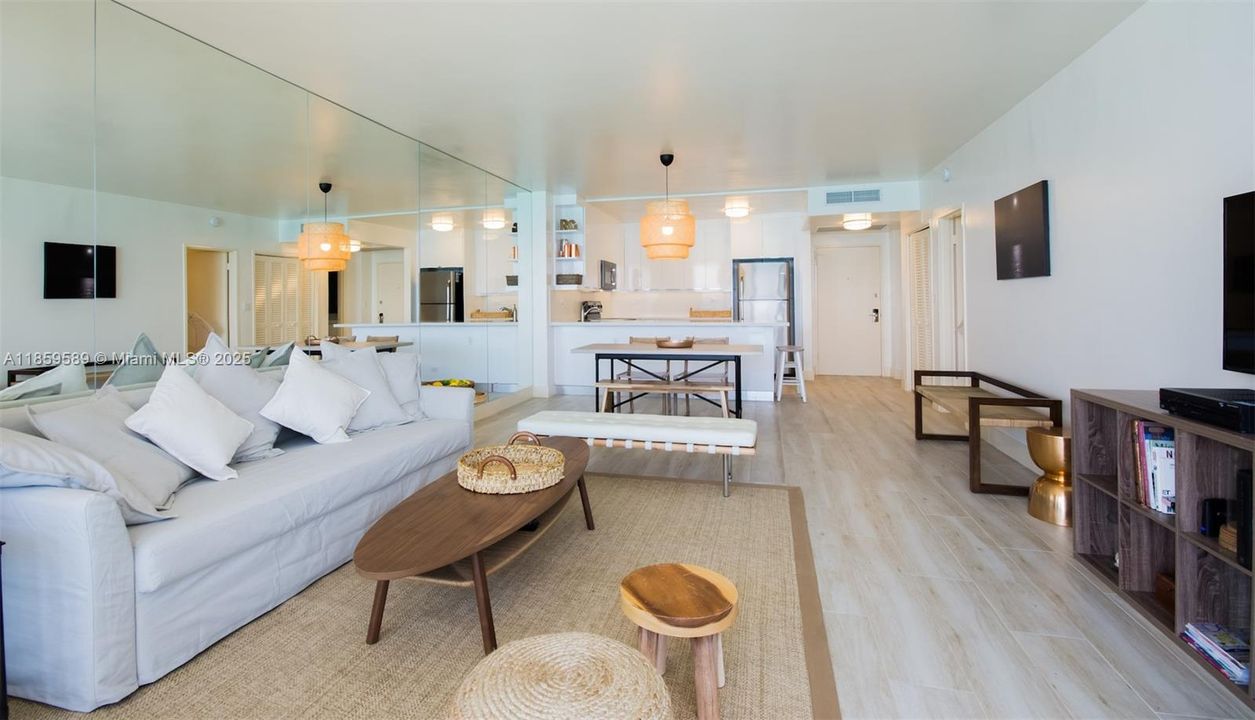 待售: $742,000 (1 贝兹, 2 浴室, 930 平方英尺)