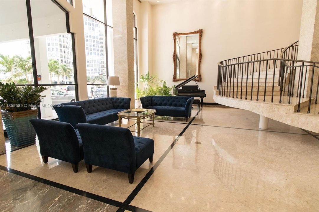 待售: $742,000 (1 贝兹, 2 浴室, 930 平方英尺)