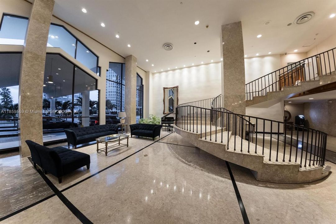 待售: $742,000 (1 贝兹, 2 浴室, 930 平方英尺)