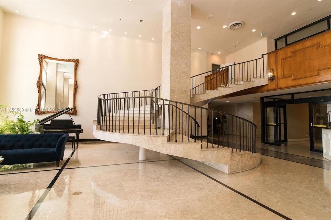 待售: $742,000 (1 贝兹, 2 浴室, 930 平方英尺)