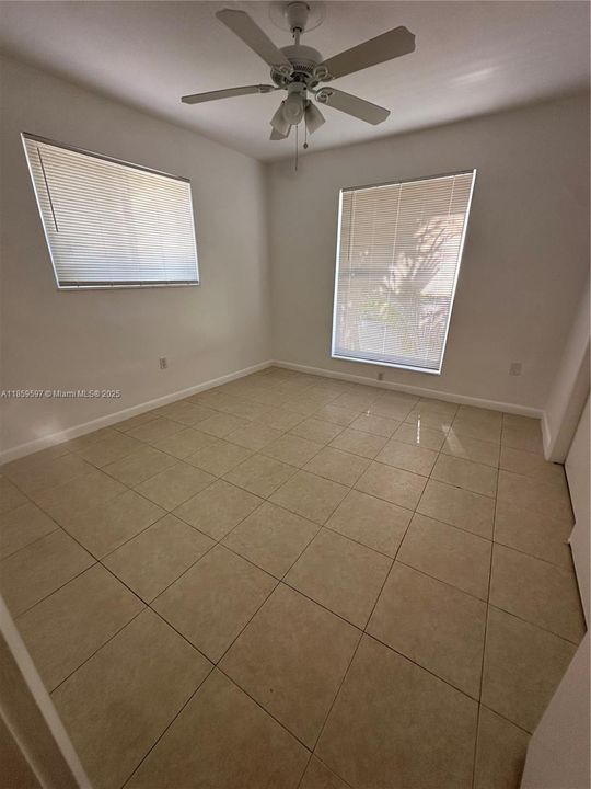 Active With Contract: $2,100 (1 beds, 1 baths, 562 Square Feet)