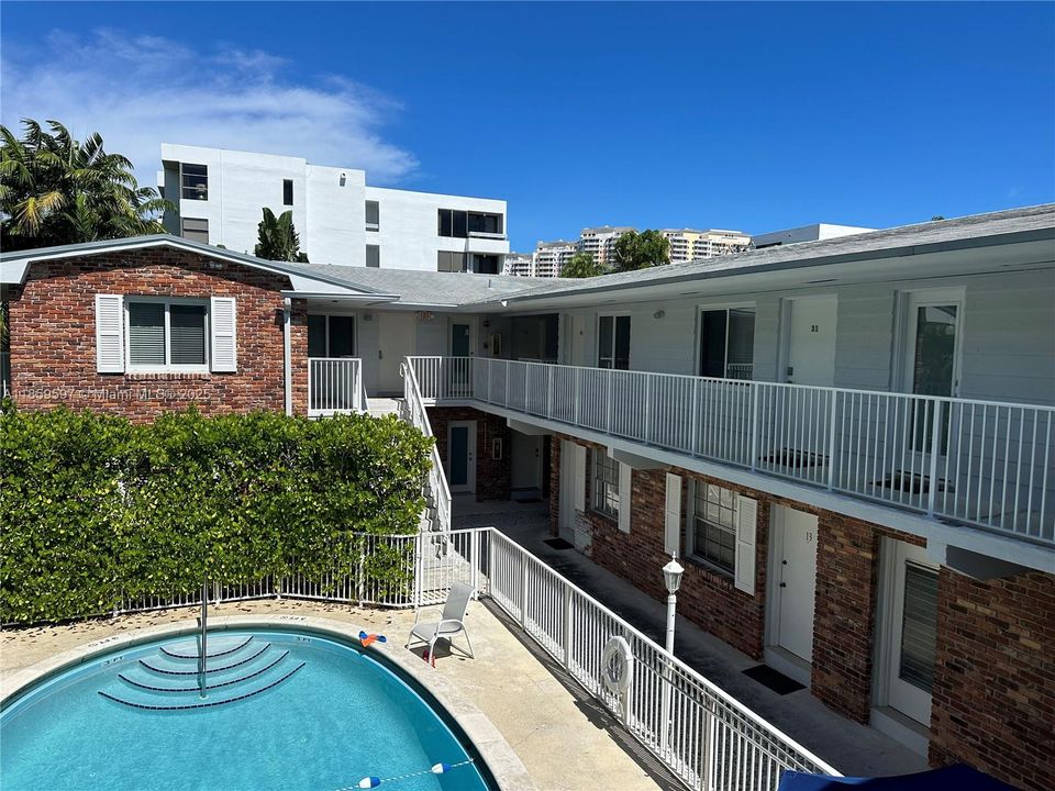 Active With Contract: $2,100 (1 beds, 1 baths, 562 Square Feet)
