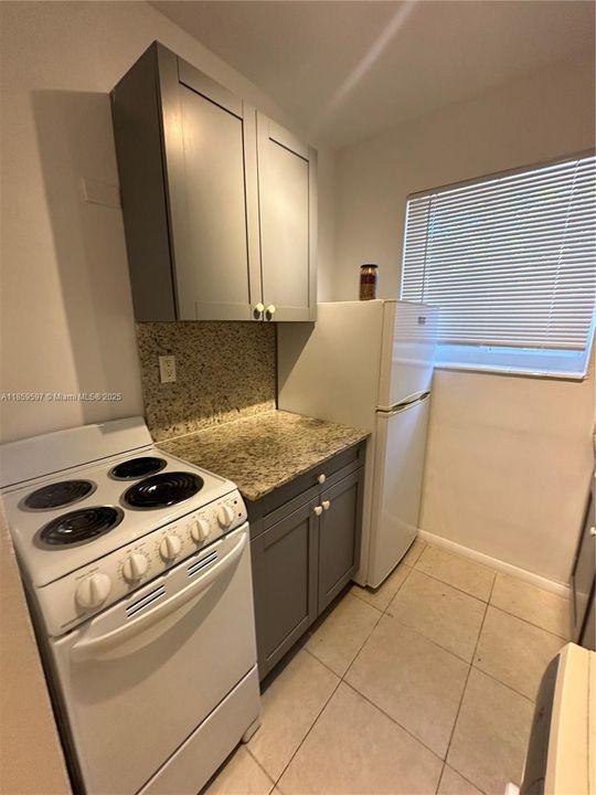 Active With Contract: $2,100 (1 beds, 1 baths, 562 Square Feet)