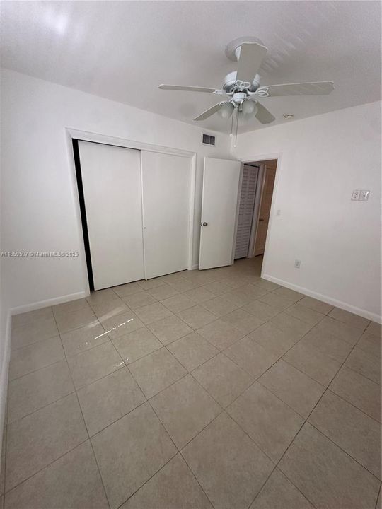 Active With Contract: $2,100 (1 beds, 1 baths, 562 Square Feet)