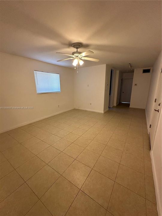 Active With Contract: $2,100 (1 beds, 1 baths, 562 Square Feet)