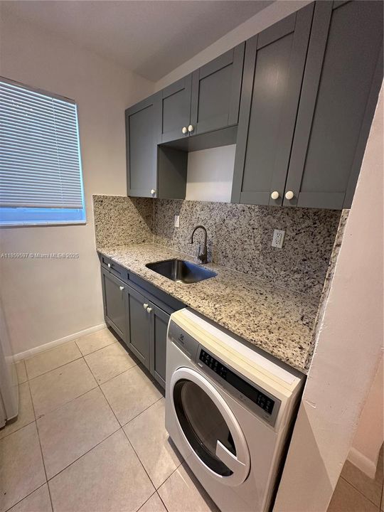 Active With Contract: $2,100 (1 beds, 1 baths, 562 Square Feet)