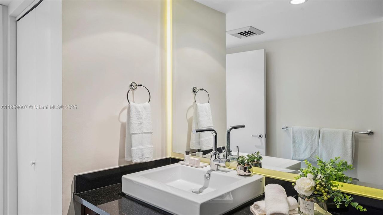 待售: $5,558,000 (3 贝兹, 3 浴室, 1588 平方英尺)