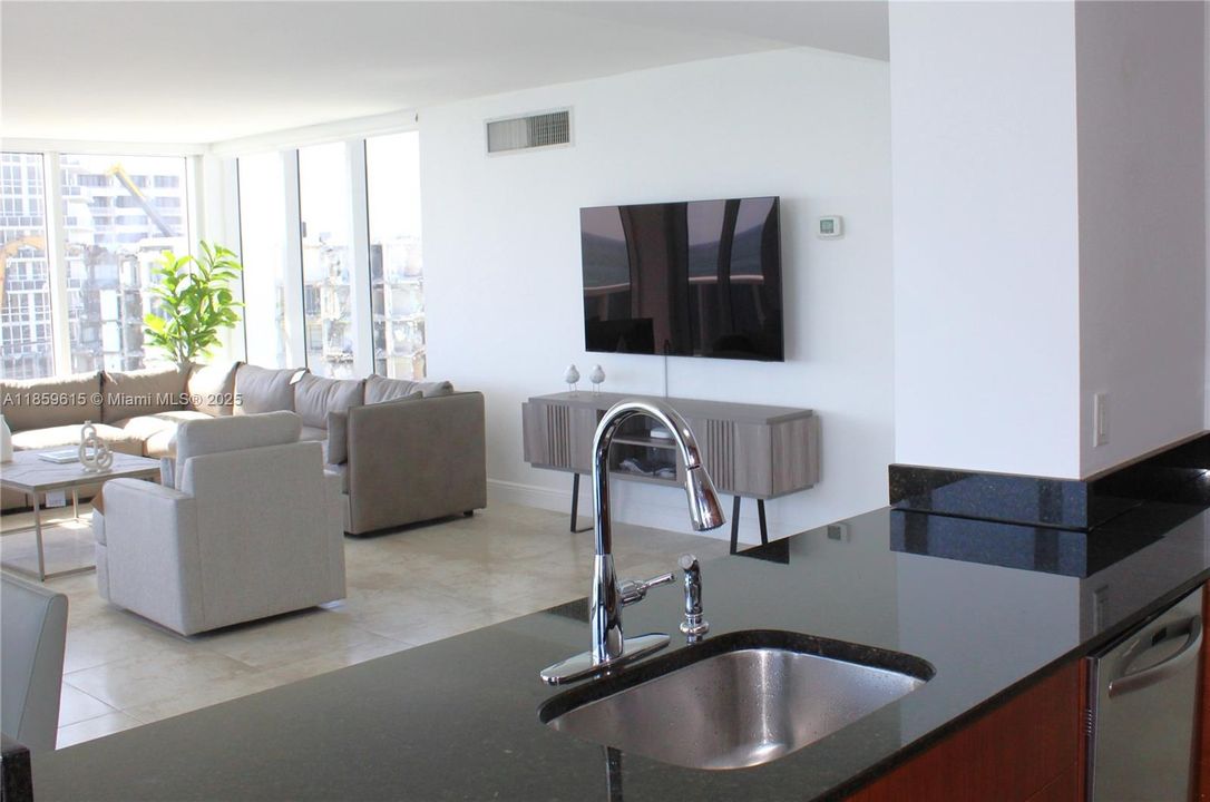 Recently Rented: $11,000 (2 beds, 2 baths, 1407 Square Feet)
