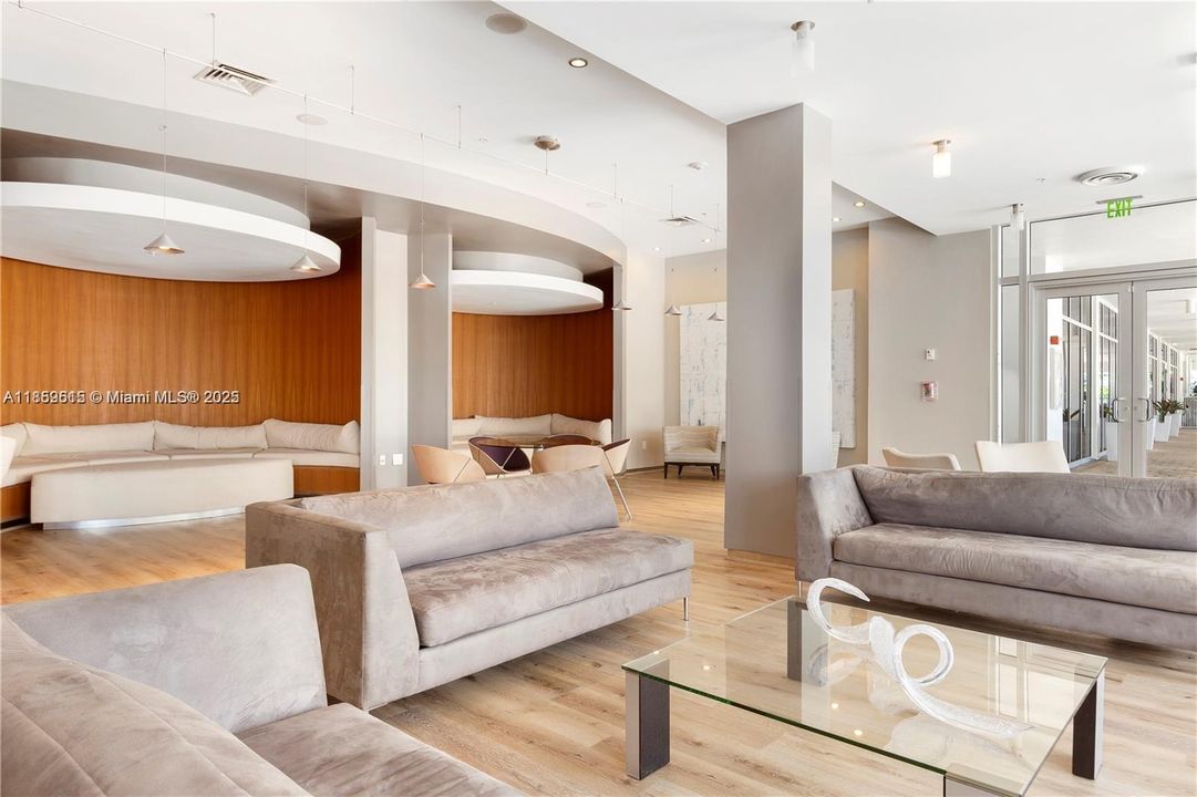 Recently Rented: $11,000 (2 beds, 2 baths, 1407 Square Feet)