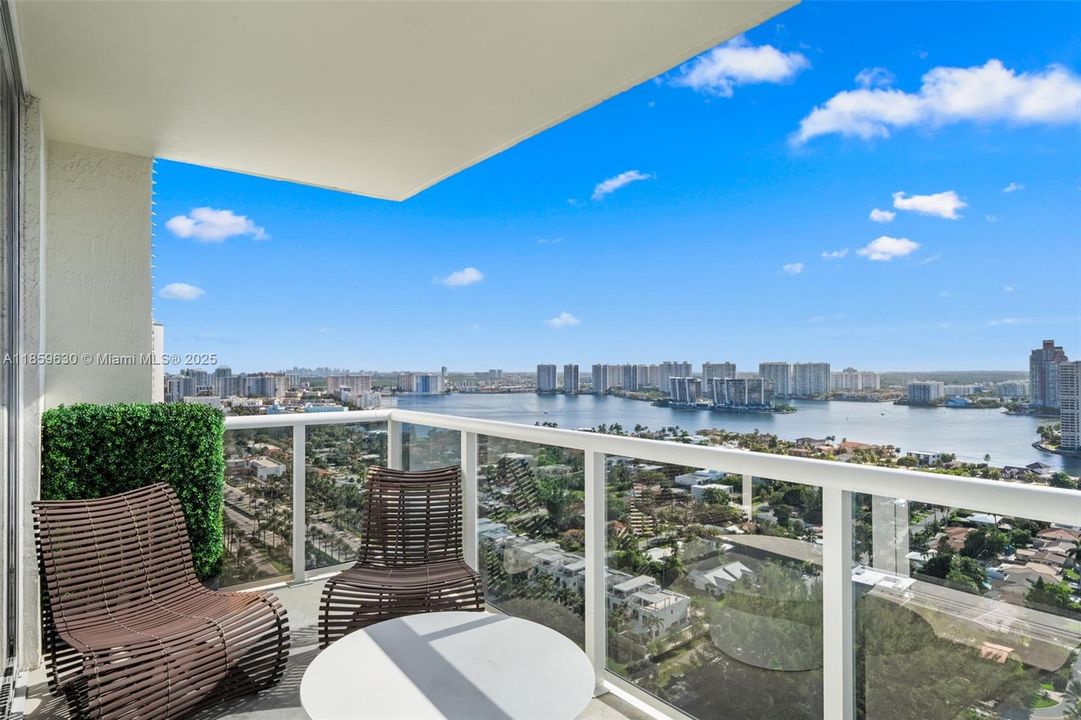 Active With Contract: $2,100,000 (3 beds, 4 baths, 2440 Square Feet)