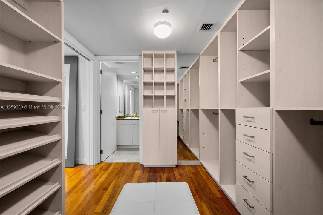 Active With Contract: $2,100,000 (3 beds, 4 baths, 2440 Square Feet)