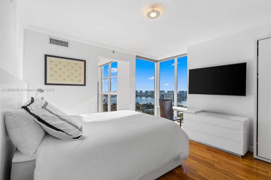 Active With Contract: $2,100,000 (3 beds, 4 baths, 2440 Square Feet)