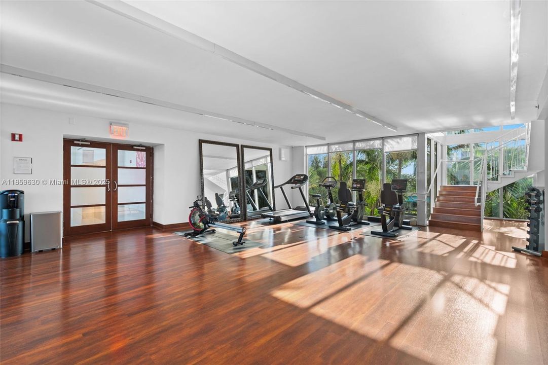 Active With Contract: $2,100,000 (3 beds, 4 baths, 2440 Square Feet)