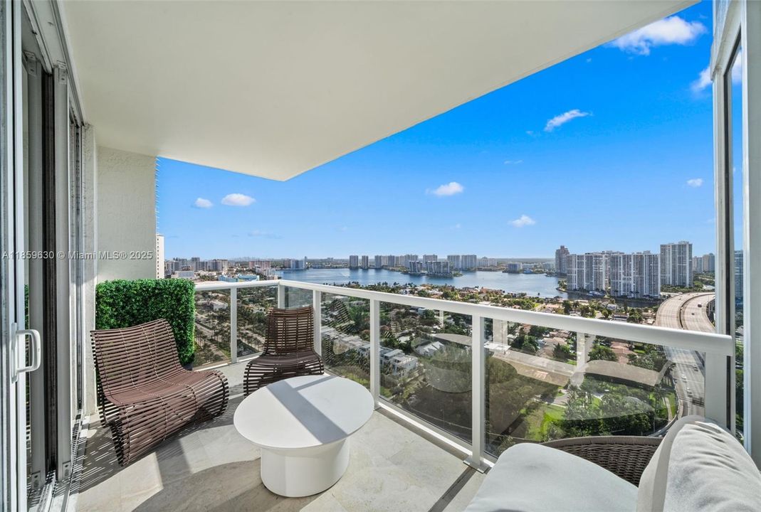 Active With Contract: $2,100,000 (3 beds, 4 baths, 2440 Square Feet)
