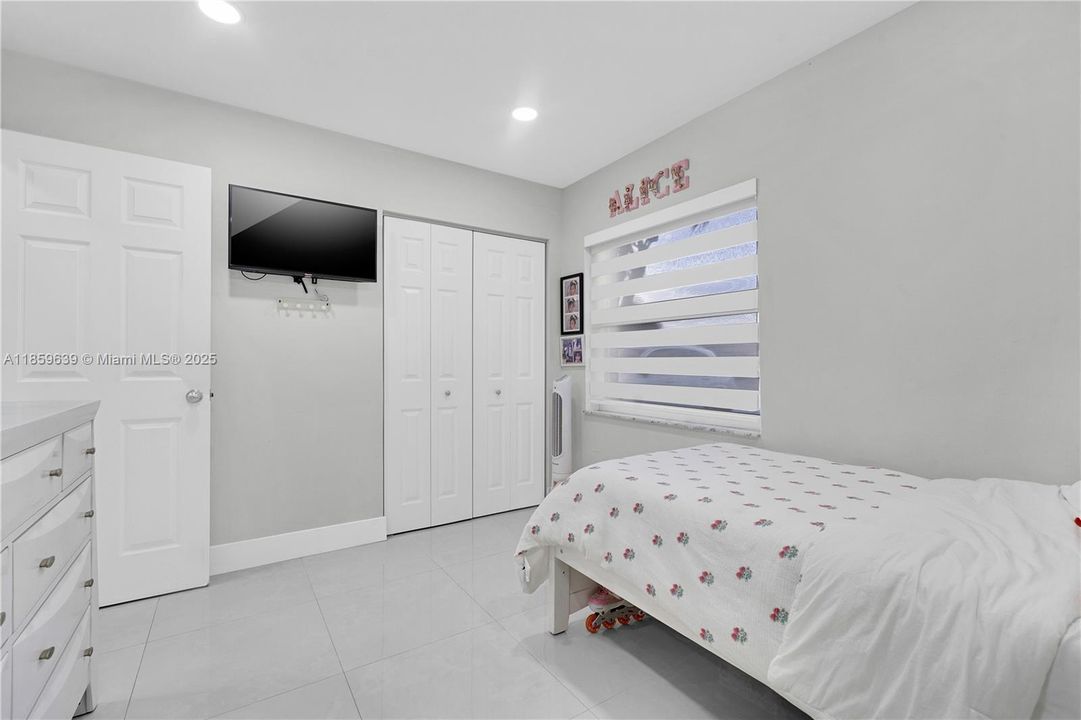 Недавно продано: $625,000 (4 спален, 3 ванн, 1156 Квадратных фут)