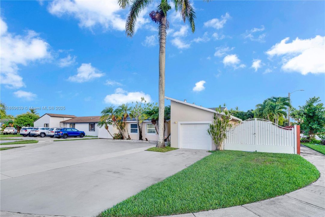 Недавно продано: $625,000 (4 спален, 3 ванн, 1156 Квадратных фут)