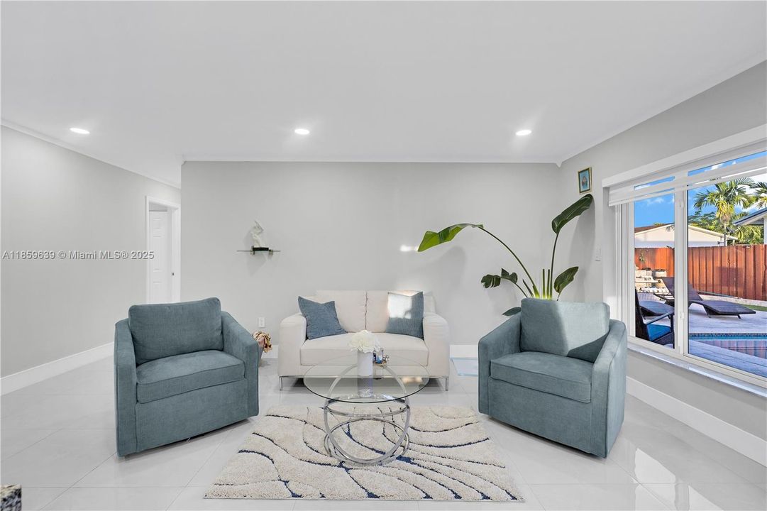 Недавно продано: $625,000 (4 спален, 3 ванн, 1156 Квадратных фут)