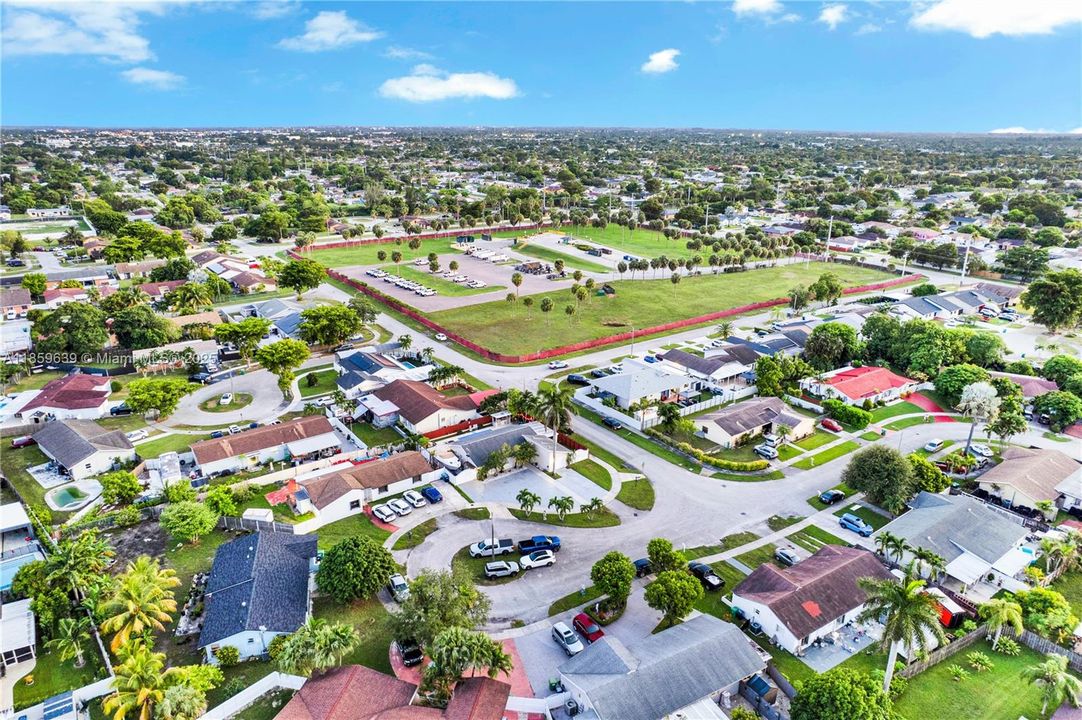 Недавно продано: $625,000 (4 спален, 3 ванн, 1156 Квадратных фут)