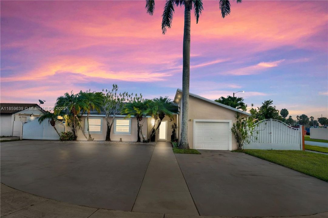 Недавно продано: $625,000 (4 спален, 3 ванн, 1156 Квадратных фут)