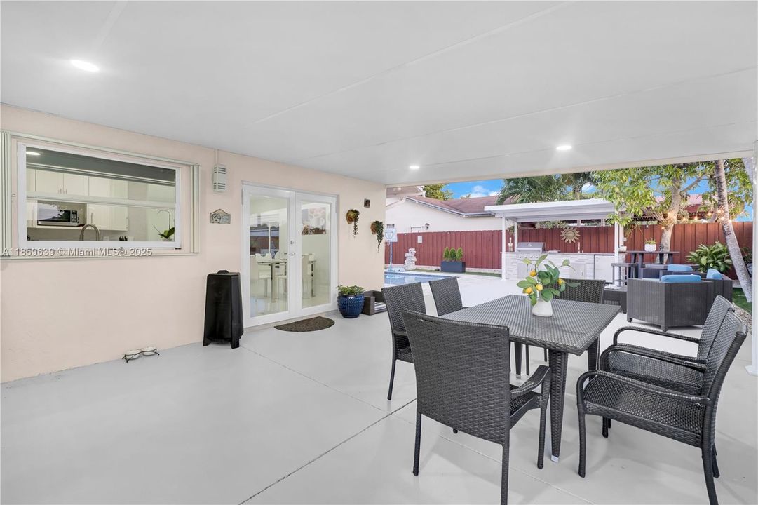 Недавно продано: $625,000 (4 спален, 3 ванн, 1156 Квадратных фут)