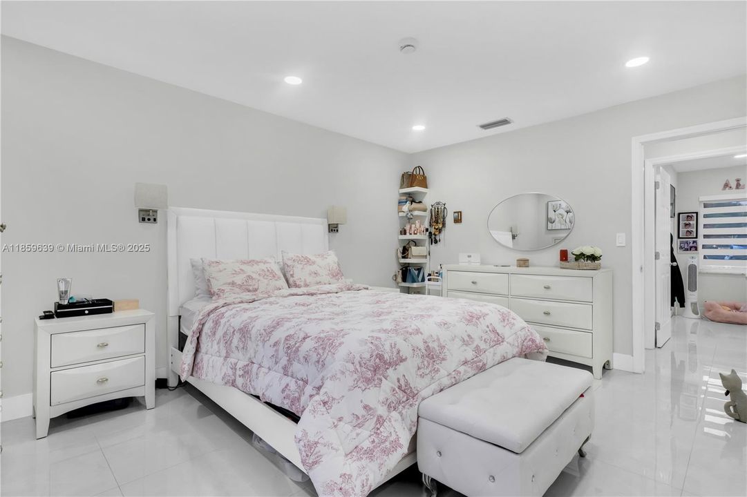 Недавно продано: $625,000 (4 спален, 3 ванн, 1156 Квадратных фут)